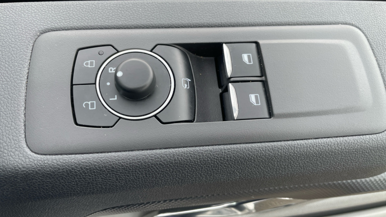 Ford Transit Custom 300 L2 Diesel Fwd 2.0 EcoBlue 136ps H1 Van Limited